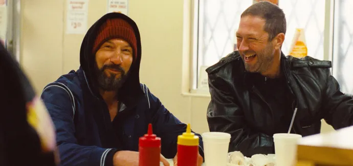 Jon Bernthal és Ebon Moss-Bachrach a meglepetésepizódban – Fotó: FX