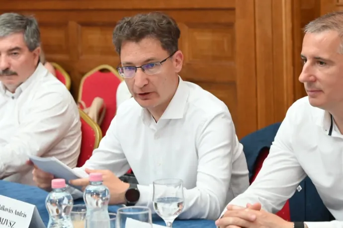 Cser-Palkovics András lemond az egyetemi alapítványban betöltött kuratóriumi tagságáról