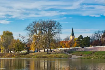 Van élet a szabadstrandon túl: ezekért érdemes a Tisza-parti várost megnézni