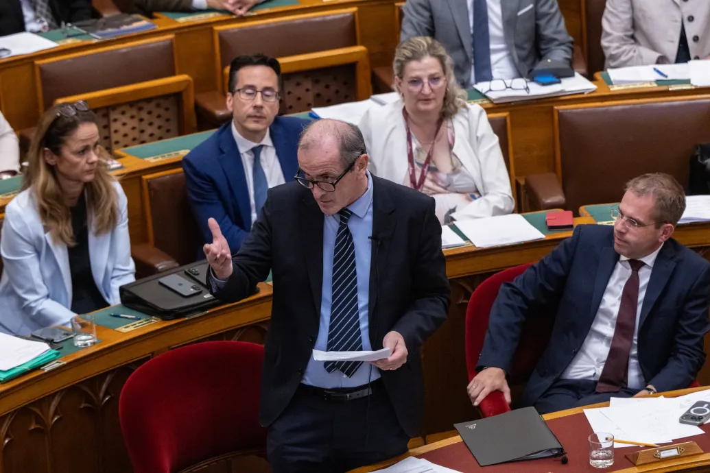 Hegedűs szerint alkotmányellenes volt a kötelező orvosi ügyelet szabályozása, Takács Péter szerint erről szó sincs
