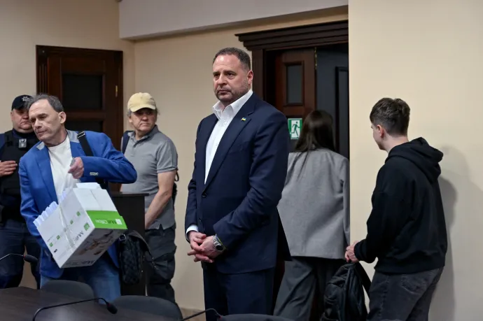 Andrij Jermak, az Ukrán Elnöki Hivatal korábbi vezetője bírósági tárgyalásra érkezik Kijevben 2026. május 12-én Fotó: Genya Savilov / AFP