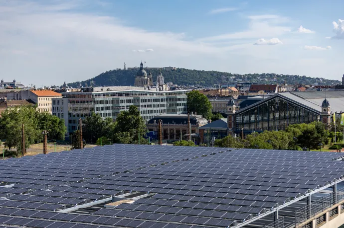 A kánikula kellős közepén átadták Budapest legnagyobb napelemparkját