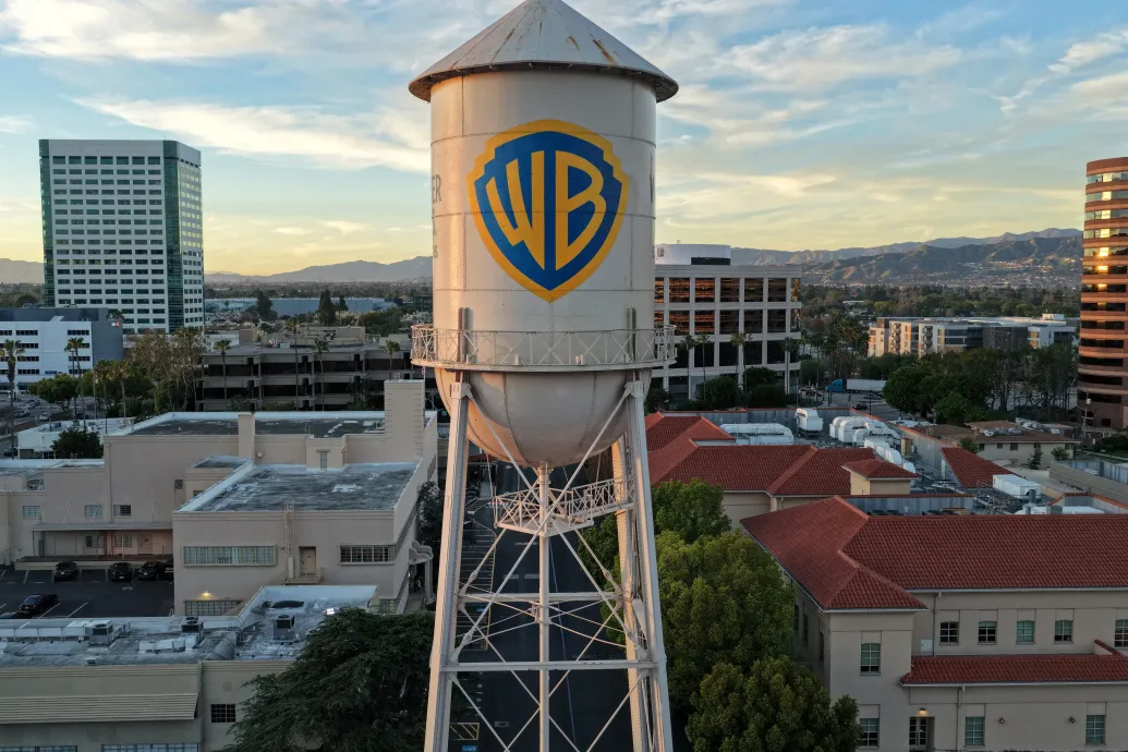 A brit kormány fontolgatja, hogy megtámadja a Paramount és a Warner milliárd dolláros egyesülését