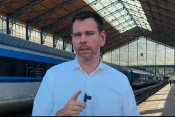 Vitézynek fáj a szíve, hogy Lázár miatt nincsenek új IC-k, a Fidesz szerint szánalmasan mentegetőzik
