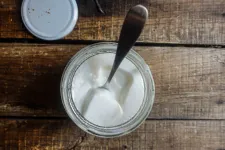 A hőkupola előnye: házi joghurt fél nap alatt az ablakban