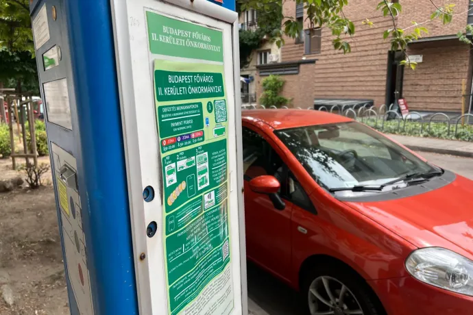 Több kerület úgy döntött, egyelőre mégsem szereli le a fővárosi parkolóautomatákat