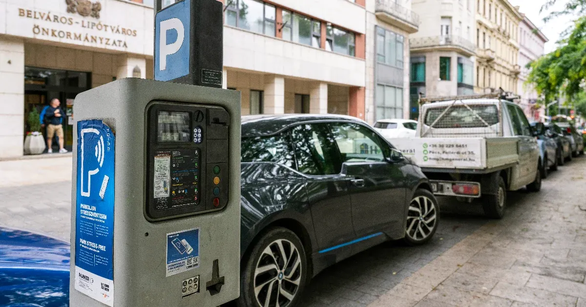 Új parkolási rendszer Budapesten: Automaták megszűnnek, díjak emelkednek