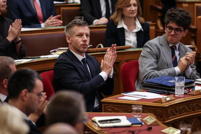 Százezer forintos iskolakezdési támogatásról döntött a kormány