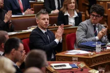 Százezer forintos iskolakezdési támogatásról döntött a kormány