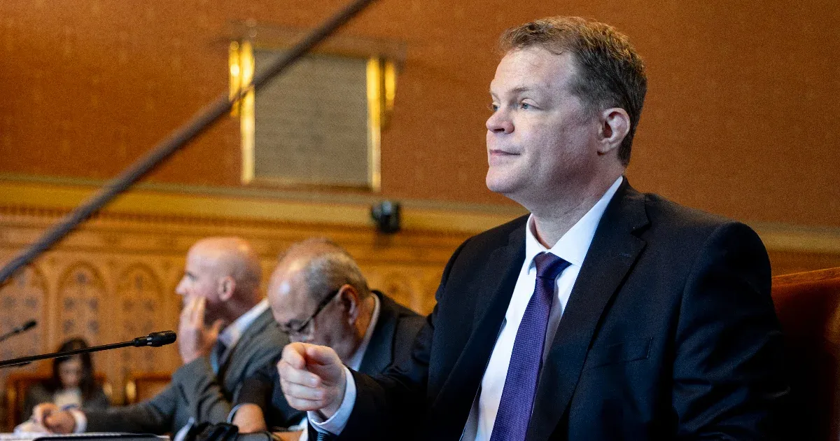 Magyar Péter javaslatára felmentették az NMHH elnökét