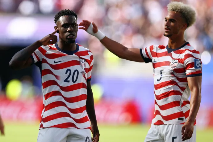 Balogun gólt lőtt, majd kiállították, a tíz emberrel játszó amerikai válogatott is simán verte a bosnyákokat