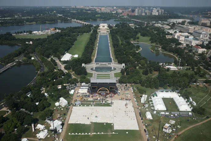 Épül az ünnepség helyszíne a National Mall parkban – Fotó: Win McNamee / Getty Images
