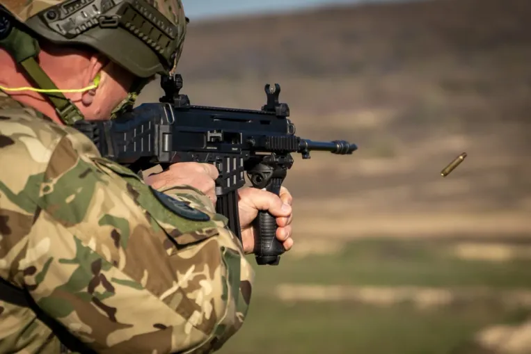 A Colt CZ-balhé: rettenetesen előnytelen szerződést kötött a magyar állam, ezt próbálja menteni a 4iG