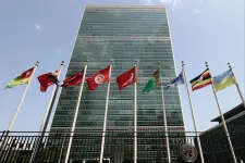 Felgyújtotta magát egy tibeti zászlót tartó férfi az ENSZ székháza előtt