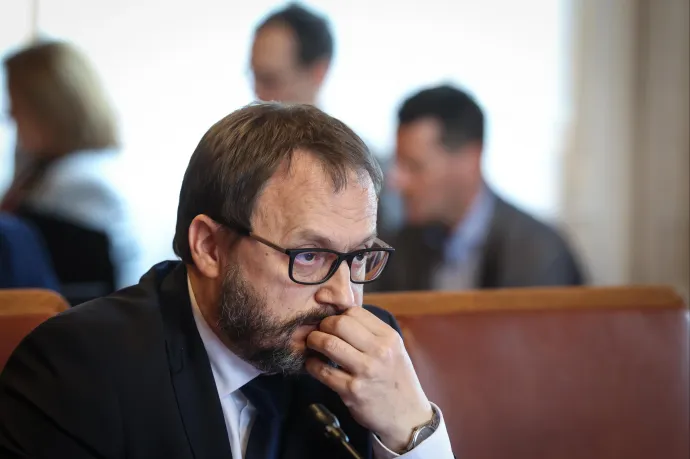 Kármán András szerint ezermilliárdos nagyságrendben folyt ki a pénz a költségvetésből a Fidesz-kormány alatt
