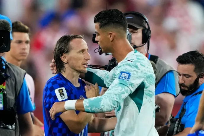 Ronaldo vigasztalta a csalódott Modrićot a vb-kiesés után, a horvát aranylabdás a videóbírót kritizálta