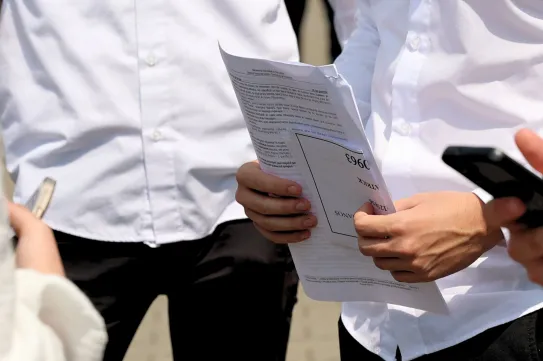 Előrehozzák az írásbeli érettségit június közepére 2027-ben, a próbaérettségi márciusban lesz