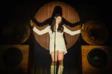 Az új popgeneráció legerősebb hangja mintha a hatvanas évekből érkezett volna