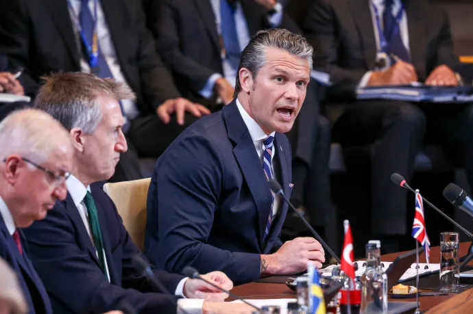 Hegseth bombameglepetésre készült Brüsszelben, de tervét törölték