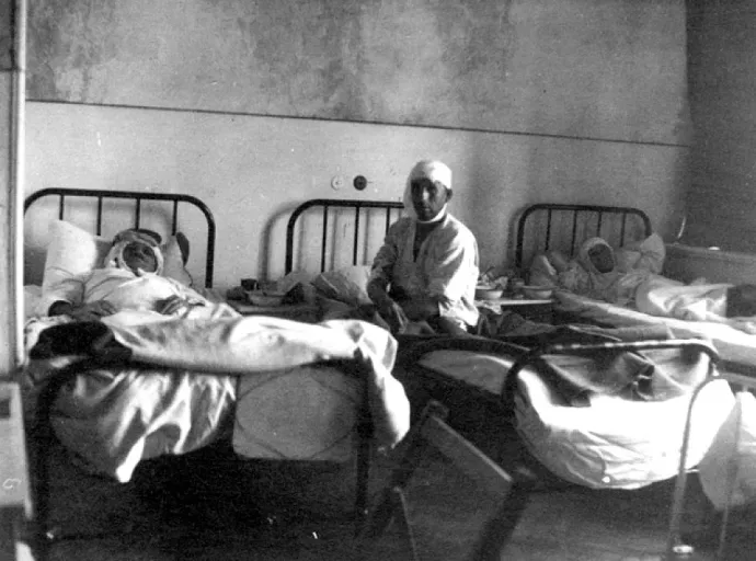 Sebesültek a pogrom után – Fotó: Yad Vashem
