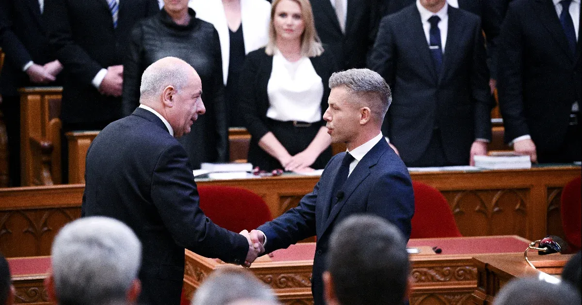 Sulyok és Polt azonnal távozna, 12 éves időkorlát az országgyűlési képviselőknek – Magyar Péter benyújtotta az Alaptörvény 17. módosítását