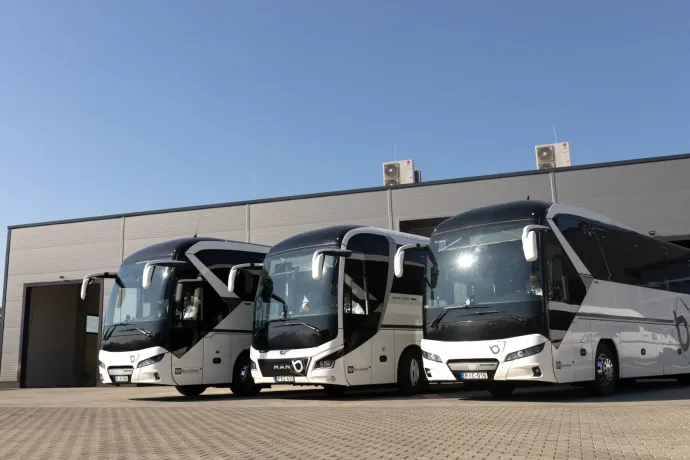 Nyomoz a rendőrség a Tiborcz-féle buszos cég egyik közbeszerzése ügyében