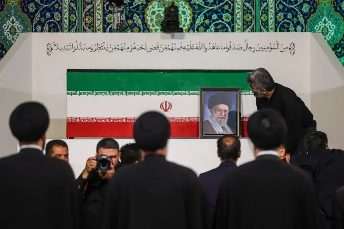 Négy hónappal megölése után eltemetik Ali Hamenei iráni ajatollahot