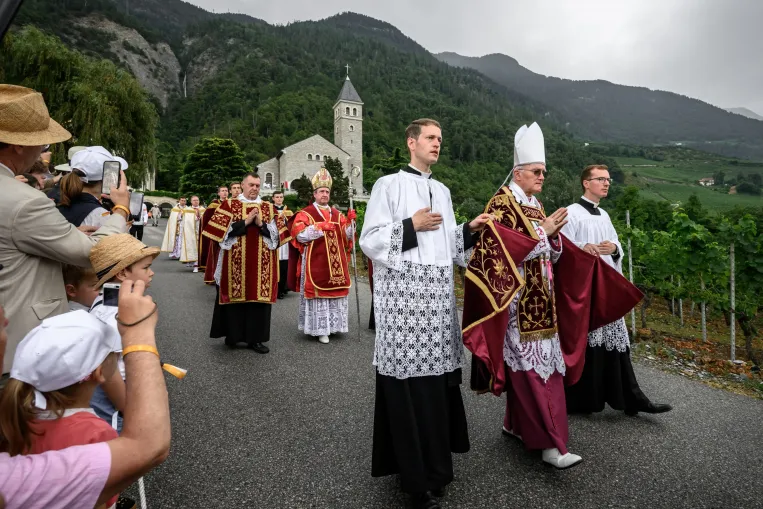 XIV. Leó pápára fittyet hányva szenteltek püspököket, a Vatikán válasza még a vártnál is keményebb volt