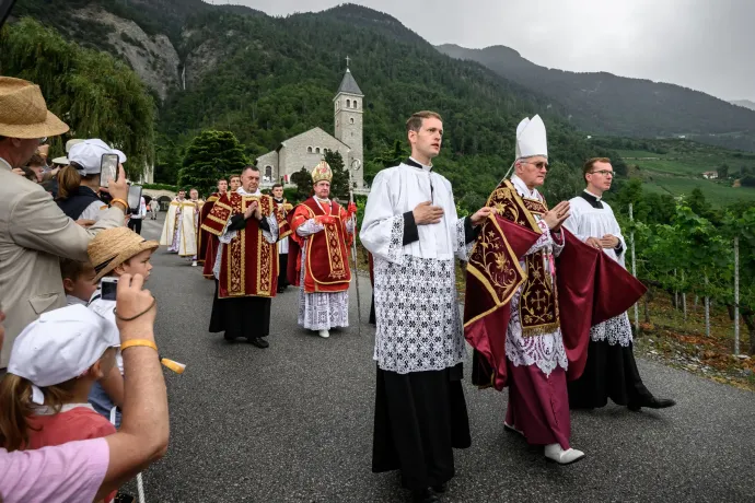 XIV. Leó pápára fittyet hányva szenteltek püspököket, a Vatikán válasza még a vártnál is keményebb volt