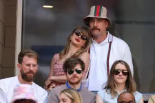 Adam Sandler adta össze Taylor Swiftet és Travis Kelce-t