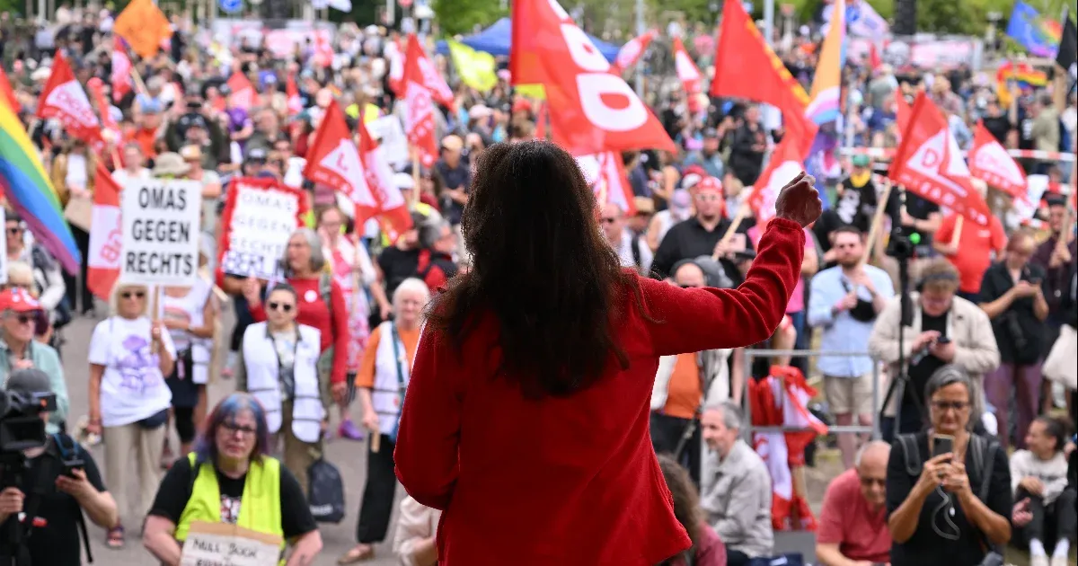 Tízezrek tüntettek a szélsőjobb ellen Németországban