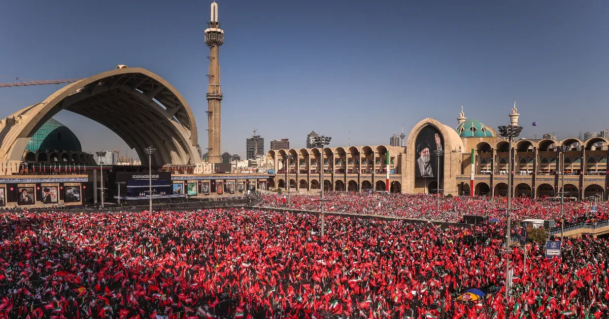 Egyvalaki feltűnően hiányzott Hamenei ajatollah temetéséről: az utódja