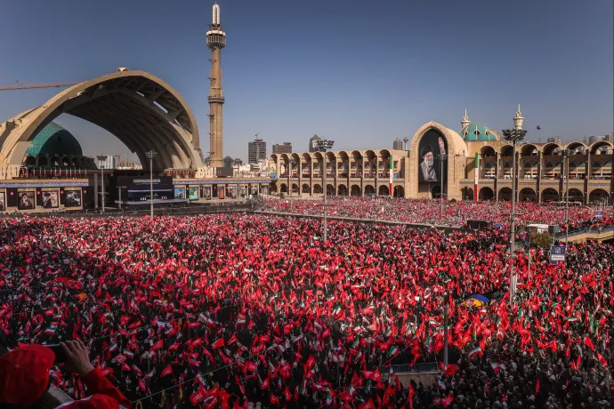 Egyvalaki feltűnően hiányzott Hamenei ajatollah temetéséről: az utódja