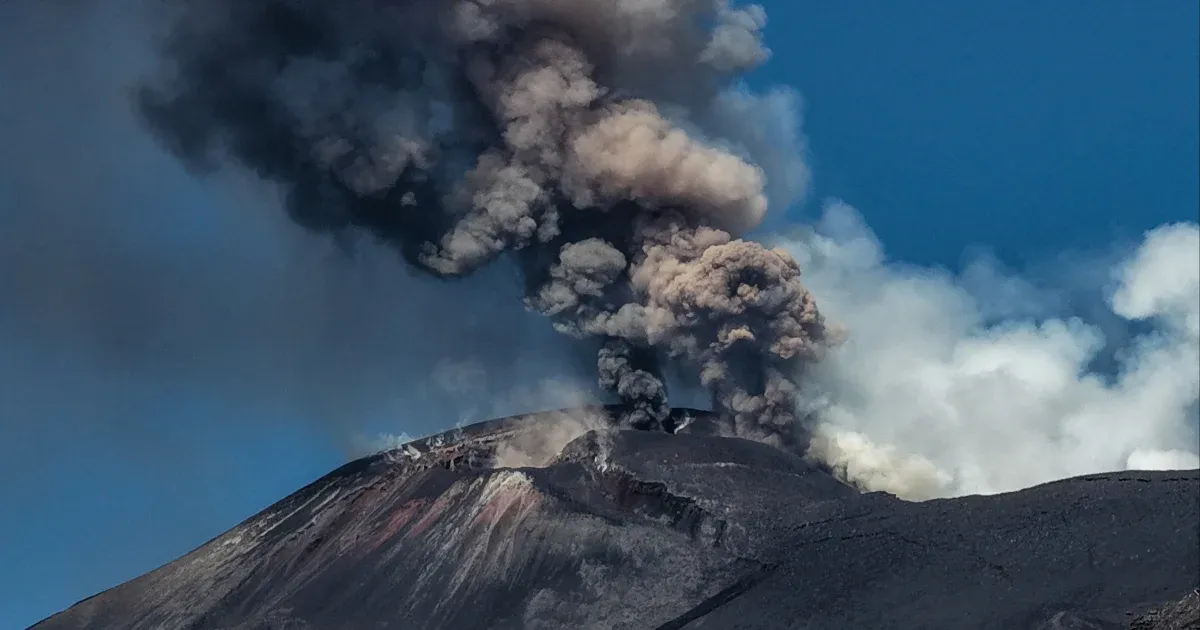 Akkorákat pöfög Mamma Etna, hogy hajnalig lezárták a cataniai repülőteret