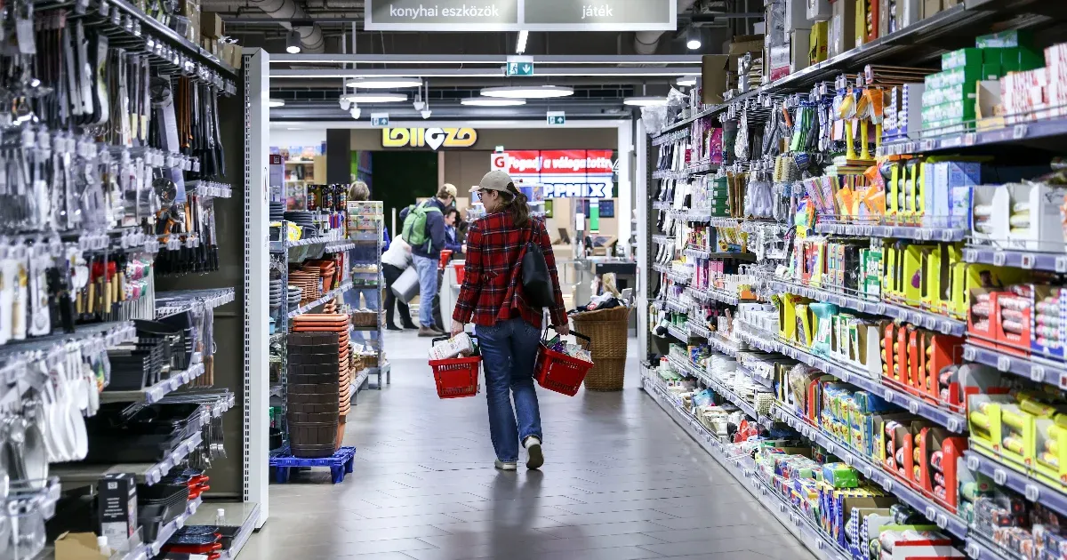 A kiskereskedelmi forgalom májusban 4,8%-kal nőtt az előző évhez képest A kiskereskedelmi forgalom májusban 4,8%-kal nőtt az előző évhez képest