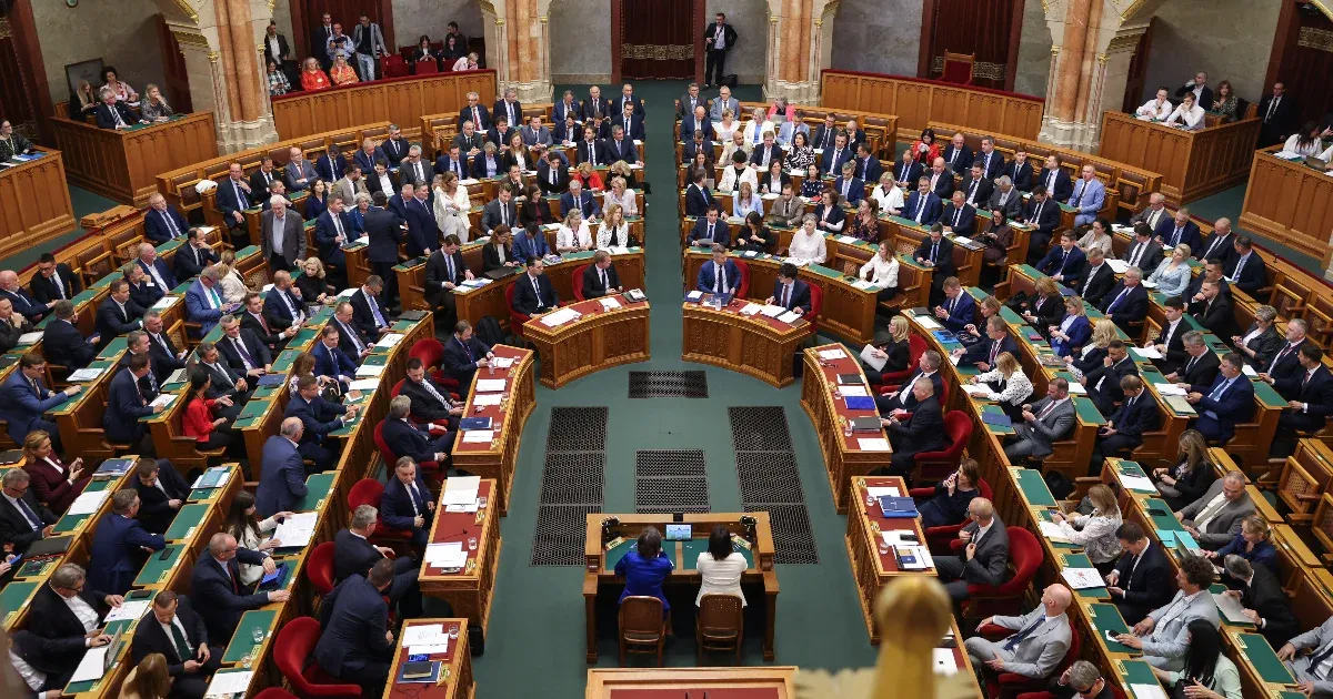 Fidesz-tüntetés az Alaptörvény módosítása ellen: Gulyás Gergely bejelentése Fidesz-tüntetés az Alaptörvény módosítása ellen: Gulyás Gergely bejelentése