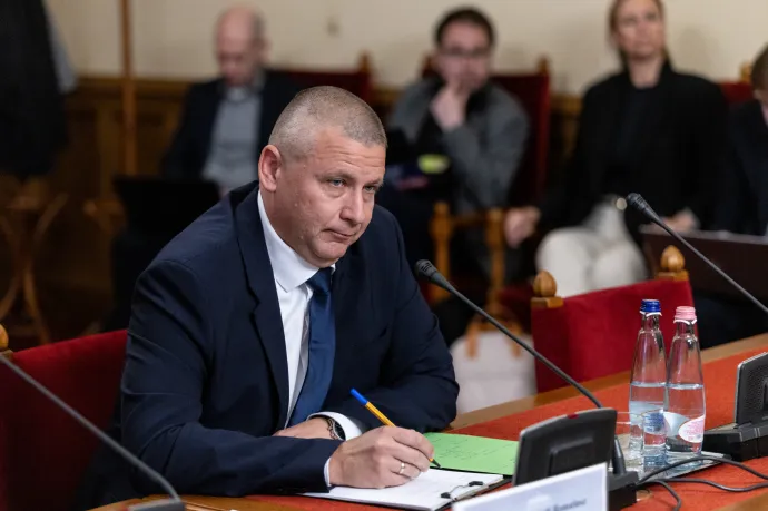 A Kormányzati Ellenőrzési Hivatal kérésére adta ki Ruszin-Szendi Romulusz egészségügyi adatait a Honvédkórház