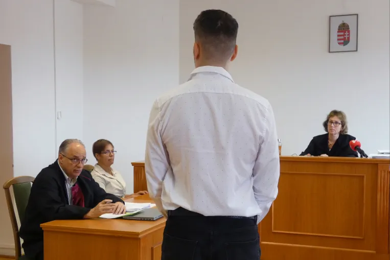 Már a tragikus baleset napján is szabálytalankodott: a győri Aston Martin-os gázoló a bíróságon azt állította, nem tudja, miért adott gázt