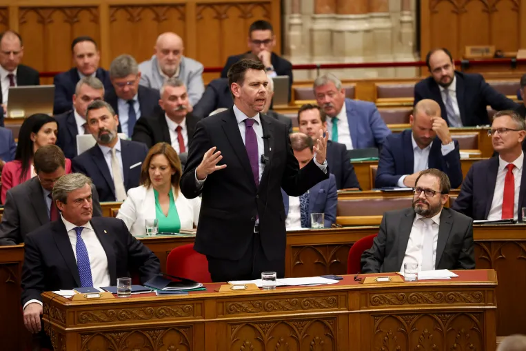 Vitézy a fideszes képviselőknek: A korrupciót tekintik szuverenitási kérdésnek