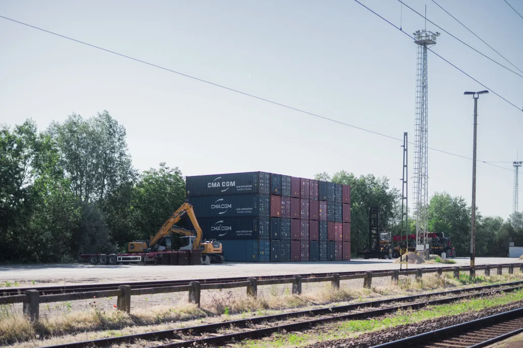 3,5 kilométeres magánút építésével vinnék a BYD-gyárból az autókat a dorozsmai vasútállomásra