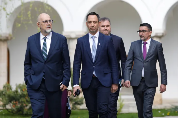 Az RMDSZ már megint az AUR-ral riogat, hogy könnyebb legyen lenyelni a kompromisszumokat