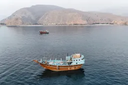 Axios: Irán rakétákat lőtt ki kereskedelmi hajókra a Hormuzi-szorosban