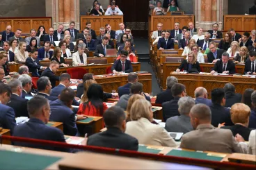 Megszavazta a parlament a Budapestnek szánt segélyhitel eltörlését