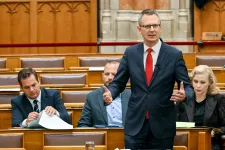 Rétvári szerint a Tisza önkényt épít ki, Gulyás Gergely az államfői tisztség megalázásáról beszélt a parlamentben