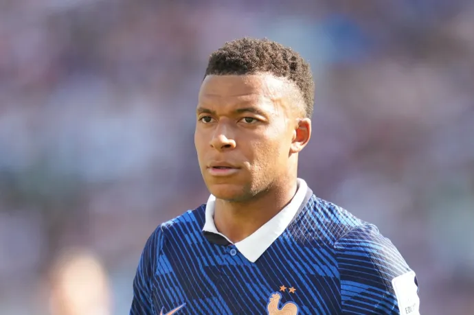 Mbappé egy rasszista paraguayi szenátorral keveredett vitába