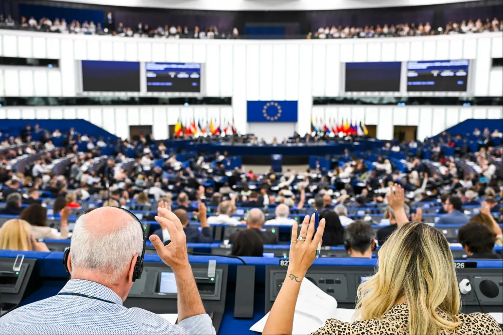 Vizsgálatot kértek, amivel akár meg is szüntethetik a Mi Hazánk európai pártcsaládját