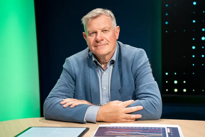 Kozák Ákos, az Egyensúly Intézet gazdaságkutatási igazgatója és társalapítója – Fotó: Lengyel-Szabó Péter / Telex