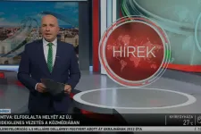 Videón, ahogy az M1-en bemondják, hogy az MTVA felfüggeszti a propagandát