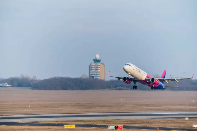 A Wizz Air Catania helyett Palermóban rakta ki utasait a füstölgő Etna miatt, a légitársaság szerint nem jár kártérítés