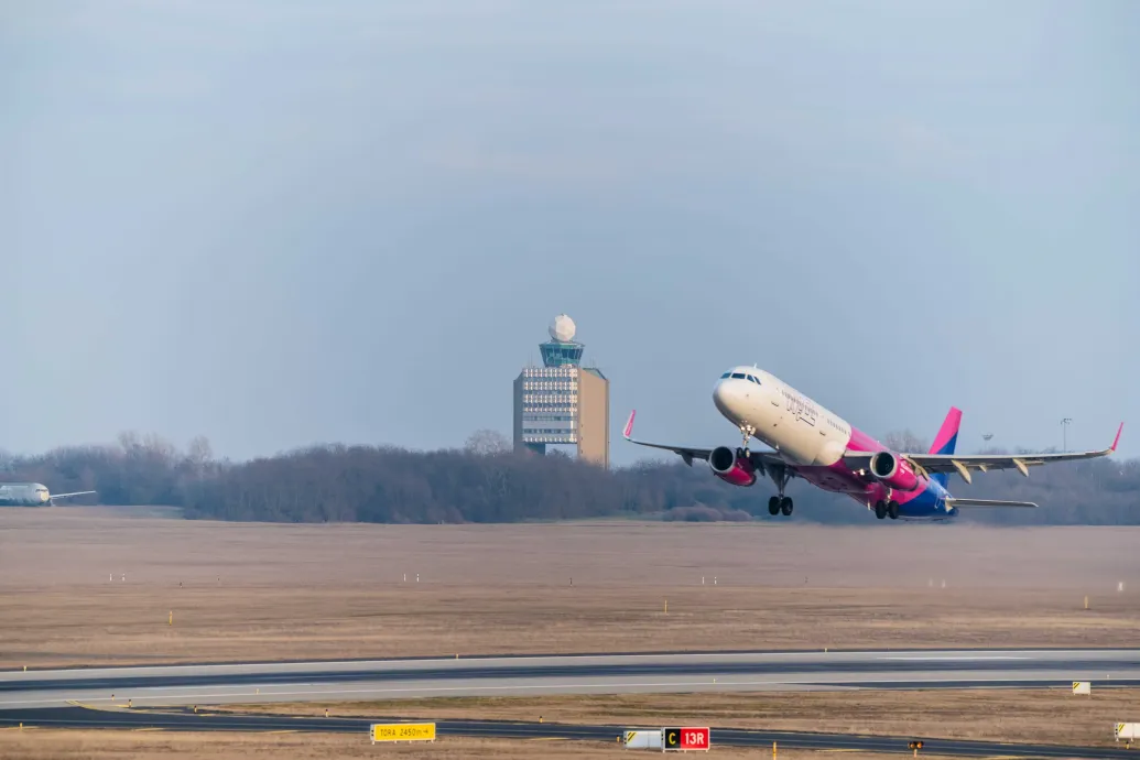 A Wizz Air Catania helyett Palermóban rakta ki utasait a füstölgő Etna miatt, a légitársaság szerint nem jár kártérítés